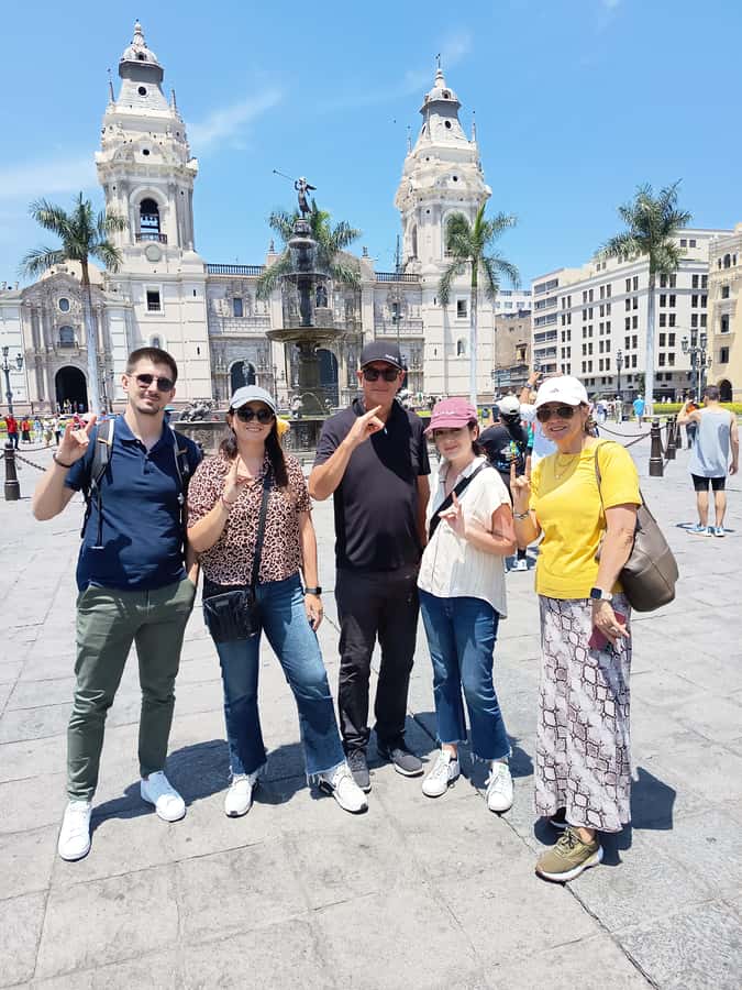 Lima: Historic Center Walking Tour with Pisco Sour Tasting - Making Pisco Sour in the final tasting