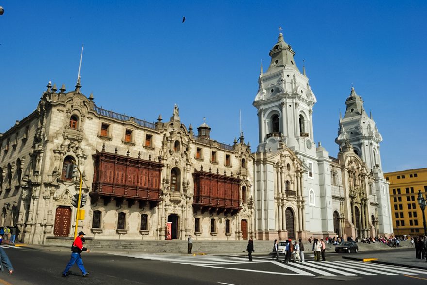 Lima: Historic Downtown, Miraflores & Catacombs Private Tour - El Olivar, a quiet break in San Isidro
