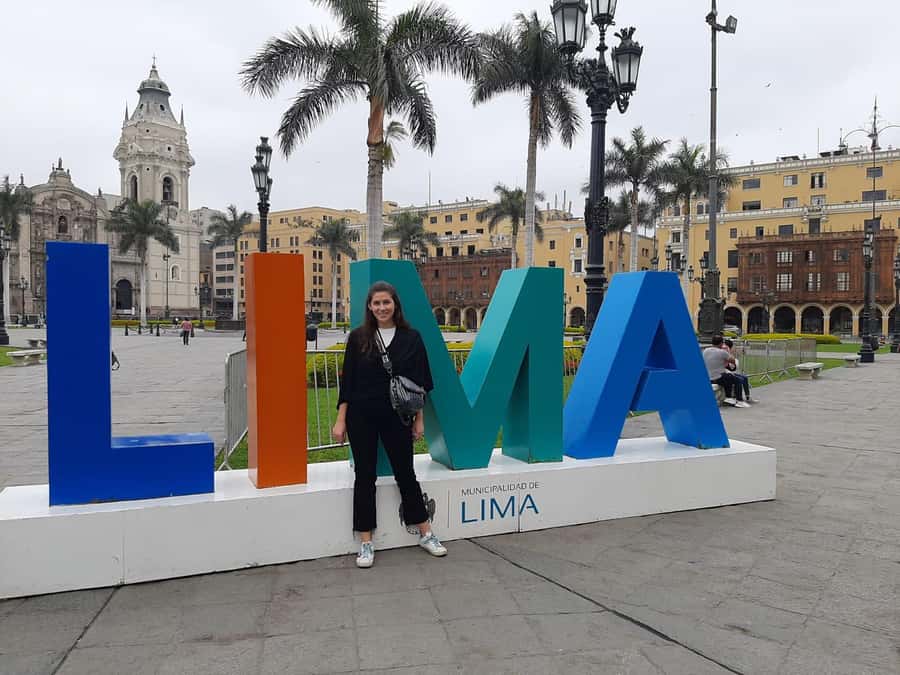 Lima: Historic Downtown, Miraflores & Catacombs Private Tour - Starting above the Pacific at Love Park
