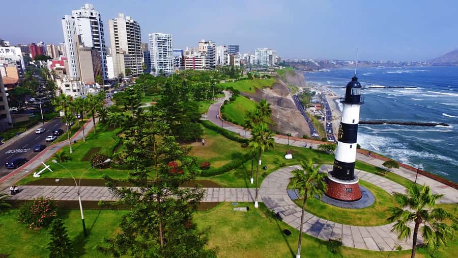 Lima: Historical, Colonial, and Modern City Tour - Central Lima shows the city’s colonial face