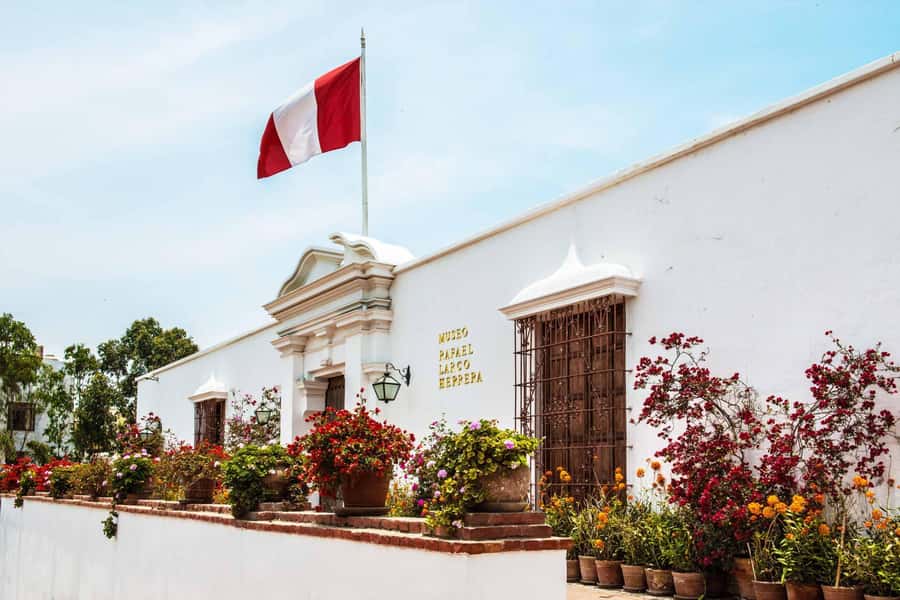 Lima: Larco Museum Entry Ticket - Moche pottery and scenes from ancient life