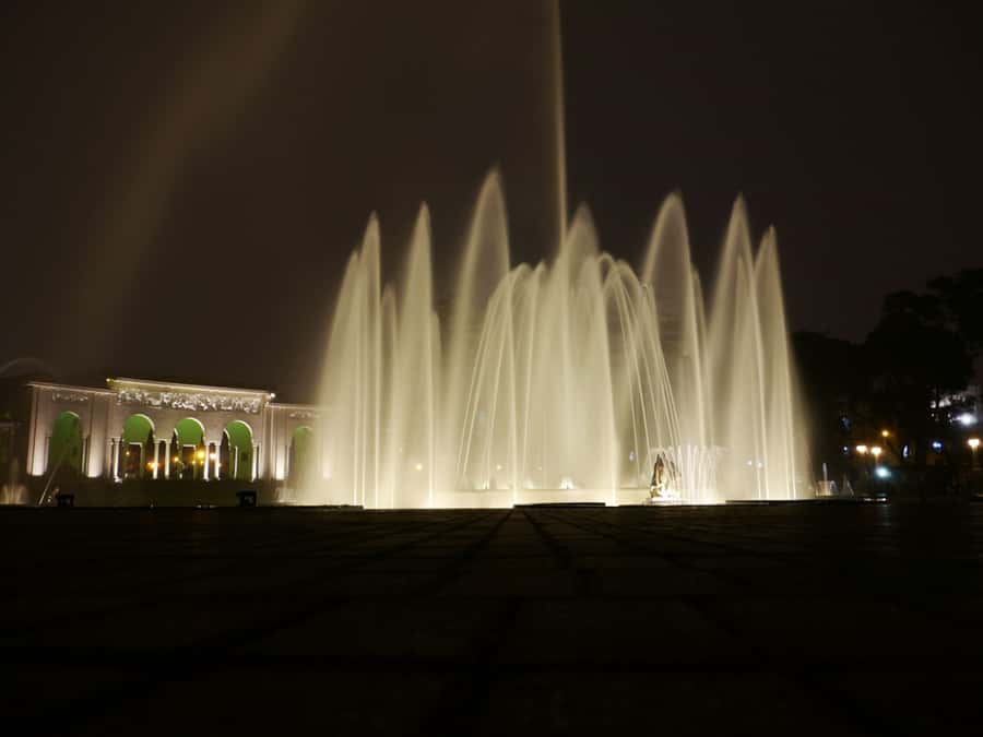 Lima: Magic Water Circuit with Dinner - Why the Magic Water Circuit works so well at night