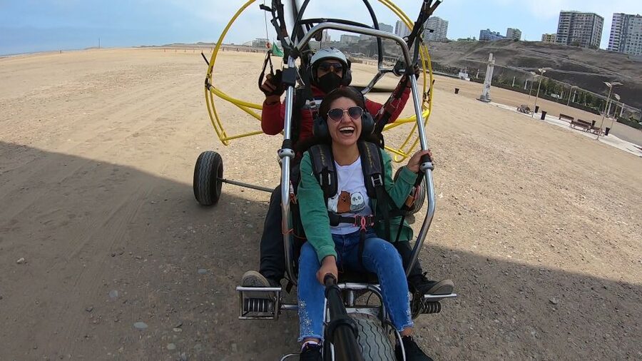 Lima: Paragliding Flight Over Costa Verde Districts - Who will enjoy this most?