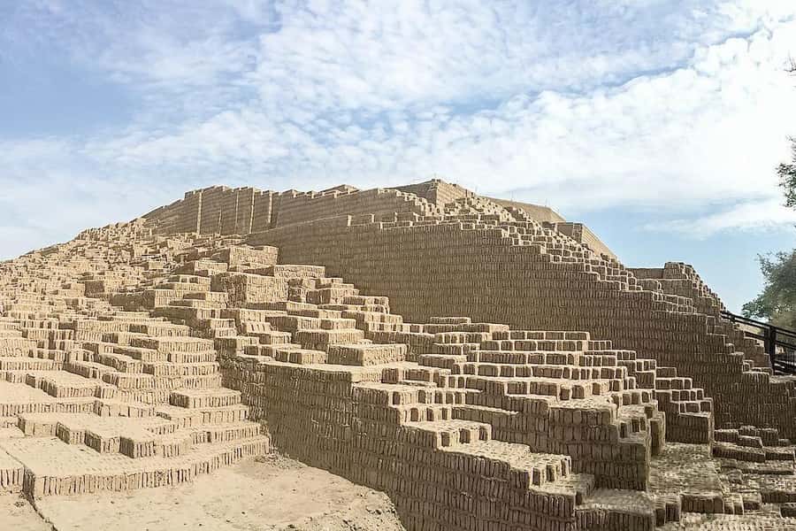 Lima: Private Classic City Tour - San Francisco Convent and the catacombs below
