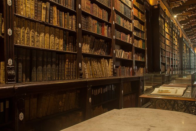 Lima's Vibrant Heritage: Exploring the City's Landmarks Half-day - Lima Cathedral and Pizarro’s tomb