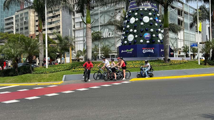 Lima: Sightseeing Bike Tour with Food and Drink Tastings - What the $65 price really covers