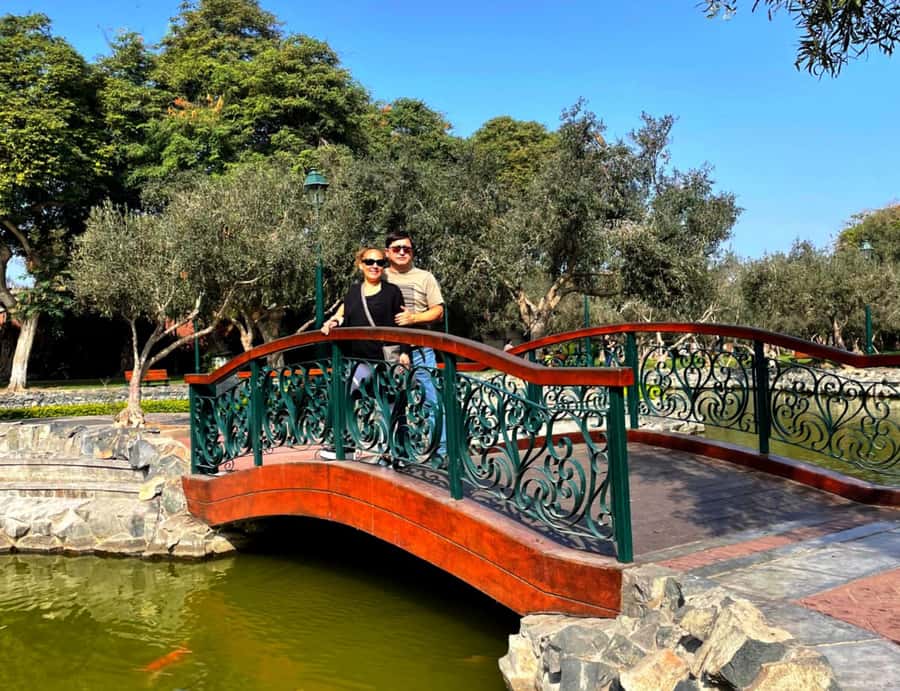 Lima: Tour in Miraflores, San Isidro, Barranco & Chorrillos - Huaca Pucllana from the city streets