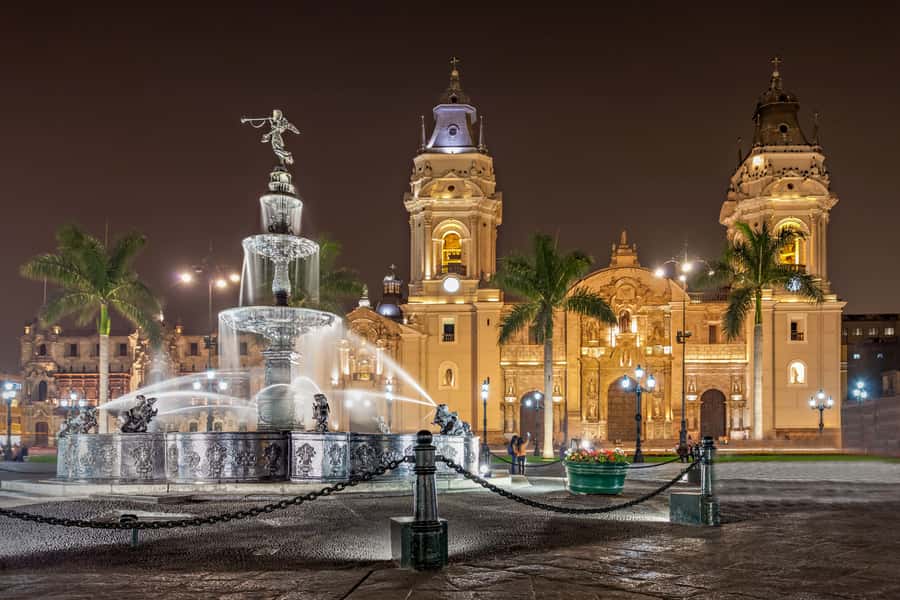 Lima: Water Magic Circuit, Downtown and Catacombs Night Tour - Why the catacombs are the right opening