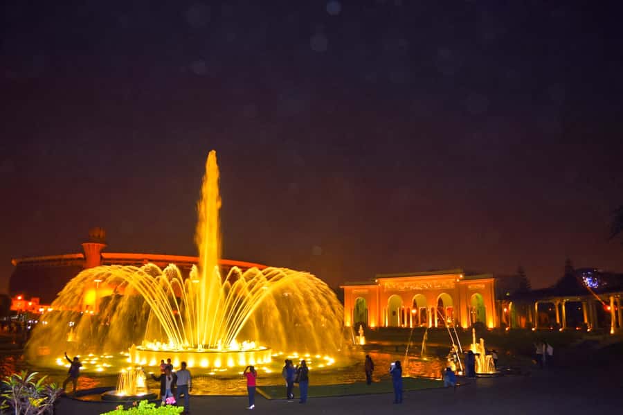 Lima: Water Magic Circuit, Downtown and Catacombs Night Tour - Should you book it?
