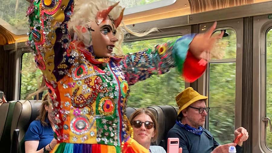 Machu Picchu: 1-day tour by Vistadome Observatory train - Aguas Calientes and the shuttle to the ruins