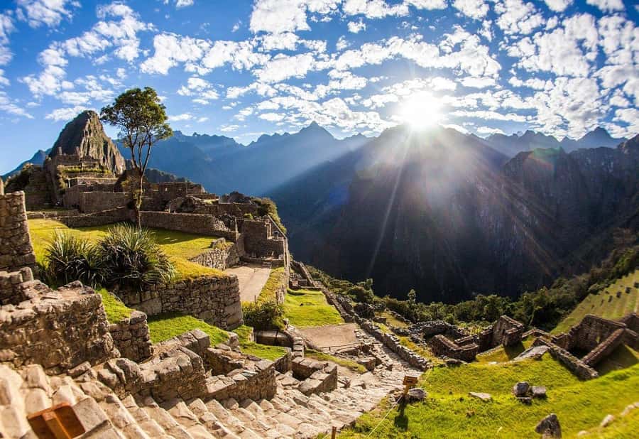 Machu Picchu 2 Days / 1 Night (By Bus) - The return to Cusco by way of Hidroelectrica