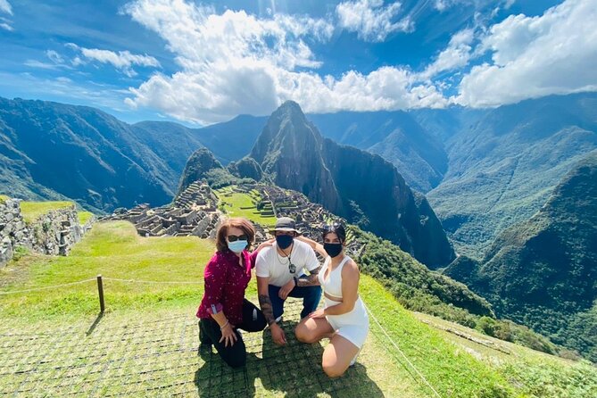 Machu picchu one day by train all included - The pre-dawn road from Cusco to Ollantaytambo