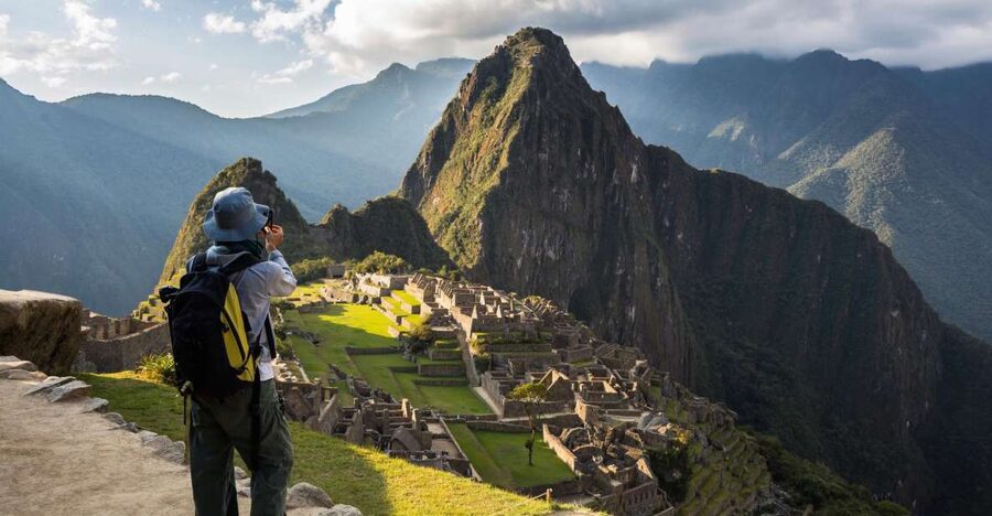 Machu Picchu: Private Full-Day Tour with Afternoon Entrance - Entering the citadel with a private guide