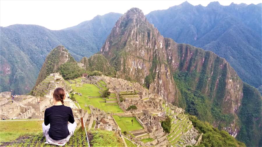 Machu Picchu: Private Tour Guide Service - Meeting your guide in Aguas Calientes