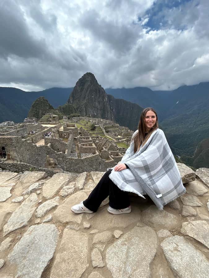 Machu Picchu: Private Tour Guide Service for up to 15 people - The 30-minute bus ride to the sanctuary