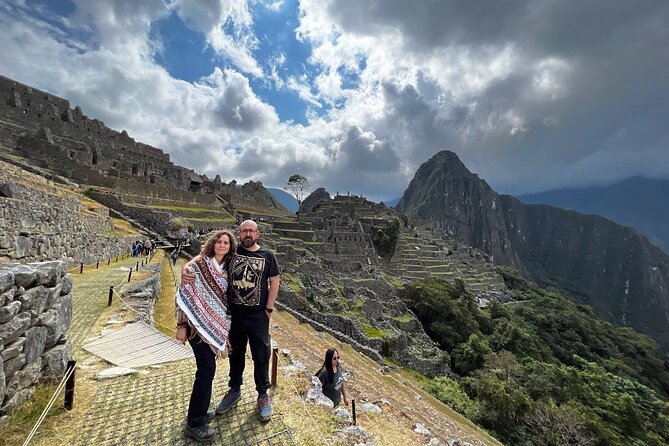 Machupicchu 1 day tour - Entering Machu Picchu by bus