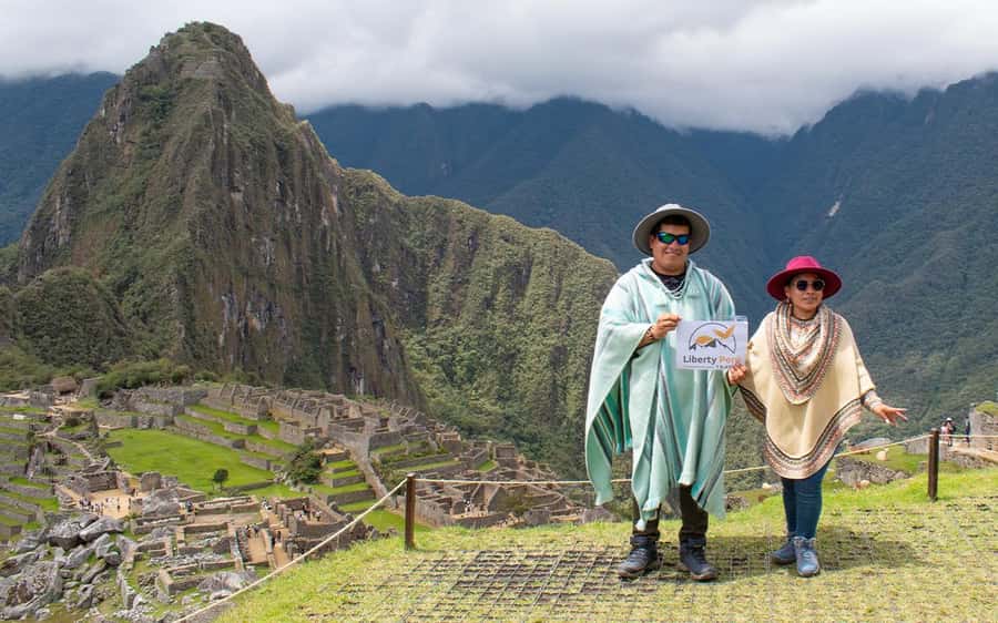Machupicchu tour by tourist train in 2 days - The train ride to Aguas Calientes