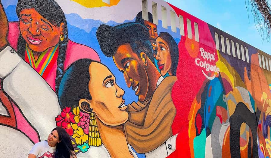 Miraflores & Barranco: Lima’s Modern and Bohemian Tour - Crossing into Barranco’s artistic streets