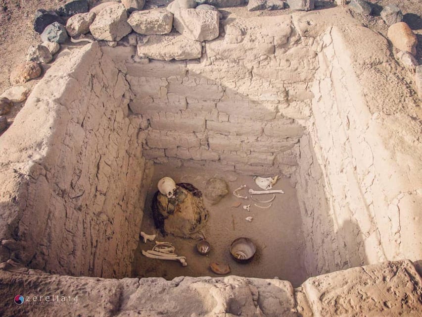 Nazca: Chauchilla Cemetery Archaeological Tour - The difficult gold-mining demonstration