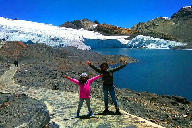 Pastoruri Glacier - Cave paintings add a small window into the past