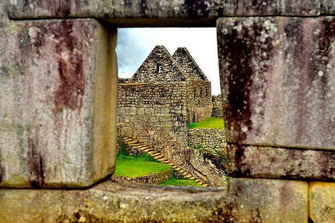 Private Tour: 2-Day Exploration of the Sacred Valley and Machu Picchu - An early bus to Machu Picchu