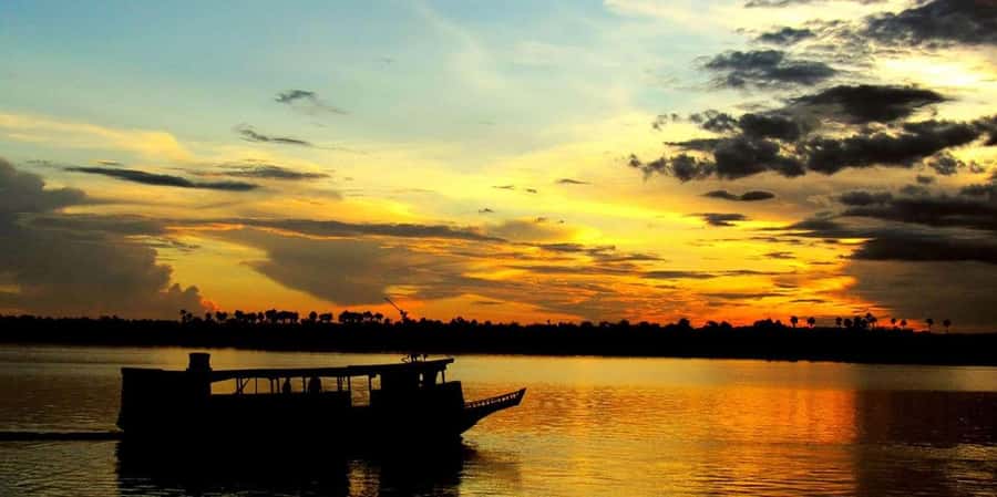 Puerto Maldonado: 3-hour sunset boat ride - How this compares with a longer Amazon program