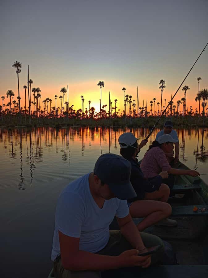 Puerto Maldonado: Lake Yacumama sunset and piranha fishing - Boarding the boat at Lake Yacumama