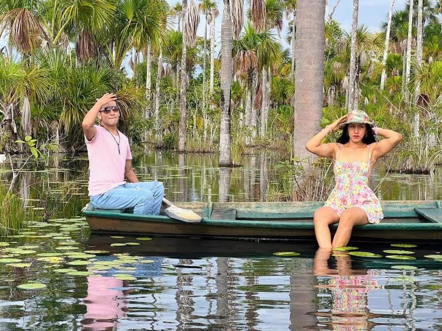 Puerto Maldonado: Lake Yacumama sunset and piranha fishing - Searching for caimans after the fishing