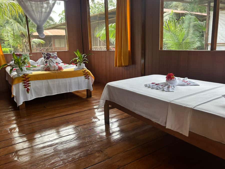 Puerto Maldonado: Sandoval Lake 4-Day, 3-Night Guided Tour - Lodge life, meals, and useful comfort details