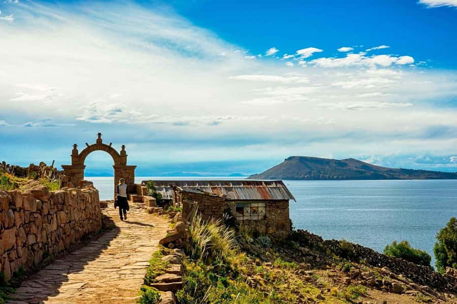 Puno: Uros and Taquile Islands Full-Day Tour with Lunch - From central Puno to the lake