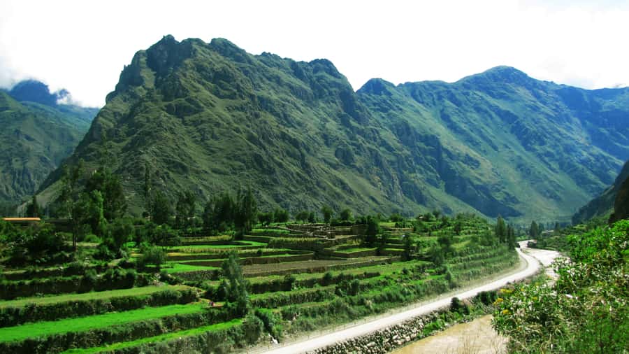 Sacred Valley & Machu Picchu by Train: 2-Day, 1-Night Tour - Pisac ruins followed by a real market stop