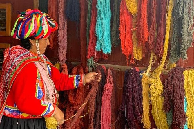 Sacred Valley Textile Workshop – Dyeing & Weaving in Cusco - Natural dyeing with alpaca yarn