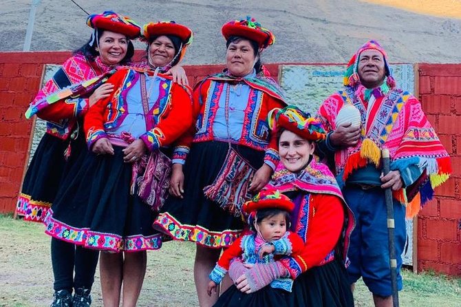 Sacred Valley Textile Workshop – Dyeing & Weaving in Cusco - Weaving your own bracelet, bookmark, or headband