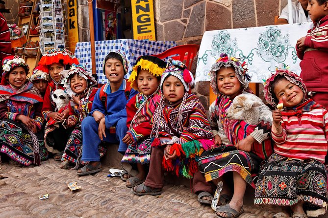 Sacred Valley with Peru Vip : Pisac, Ollantaytambo and Chinchero - Awana Kancha: a gentle start with Andean camelids