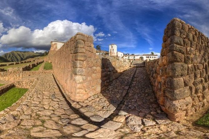 Sacred Valley with Peru Vip : Pisac, Ollantaytambo and Chinchero - Lunch gives the long day a needed pause