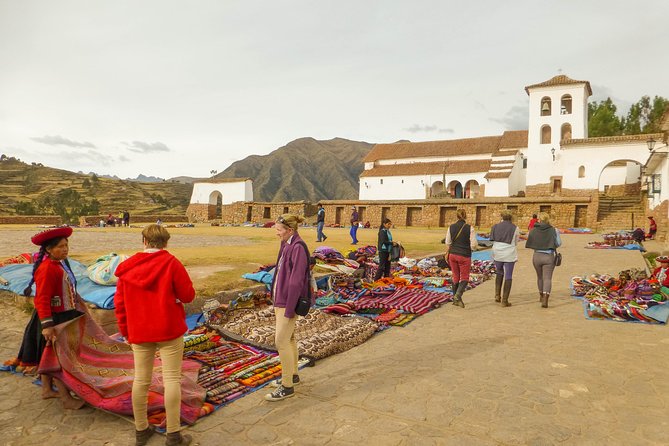 Sacred Valley with Peru Vip : Pisac, Ollantaytambo and Chinchero - Chinchero: Inca walls beside a colonial-era center