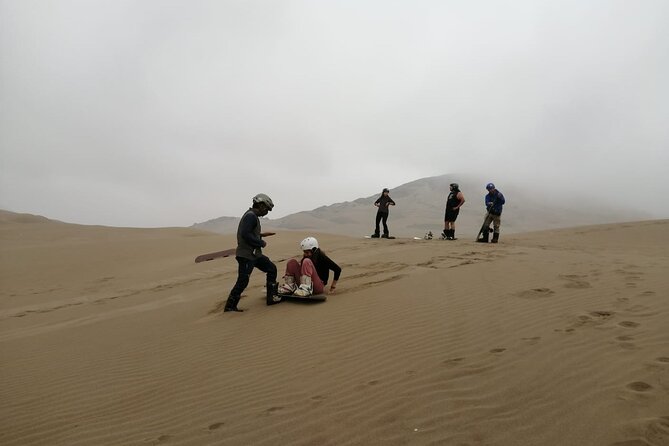 Sandboarding Experiance in Lima - Standing runs, sledding, and soft landings