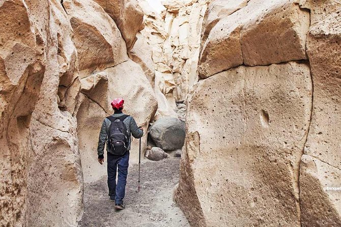Sillar Route in Arequipa and viewpoint of the Volcanoes - Stop two: the protected sillar quarries