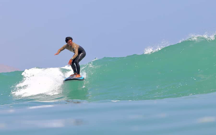Surfing experience in Lima - What happens during the 90-minute lesson