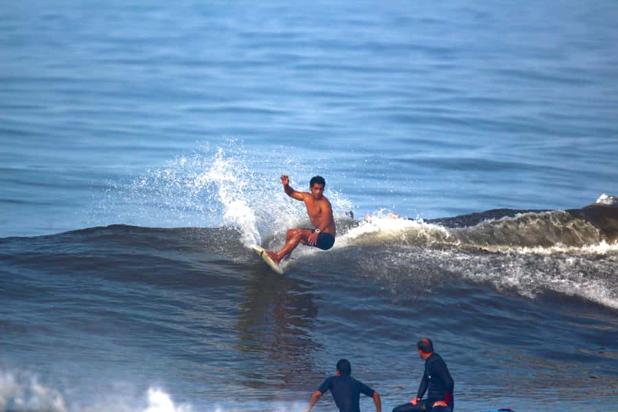 Surfing experience in Lima - Who will get the most from this surf lesson?