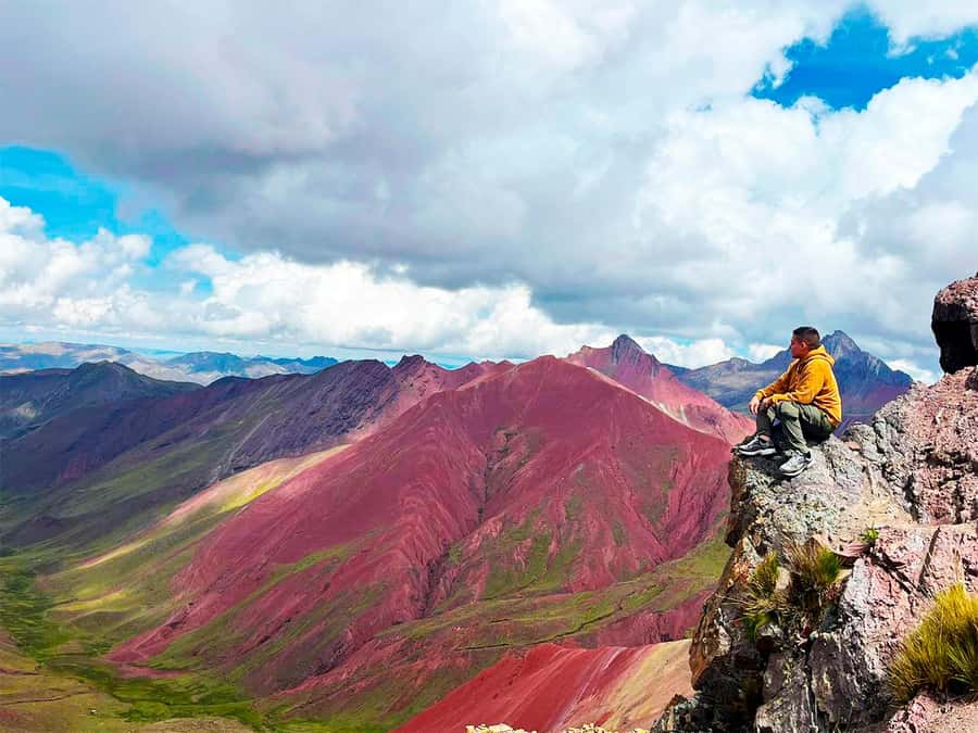 Tour de un día a la Montaña del Arco Iris y el Valle Rojo - Red Valley changes the mood of the hike