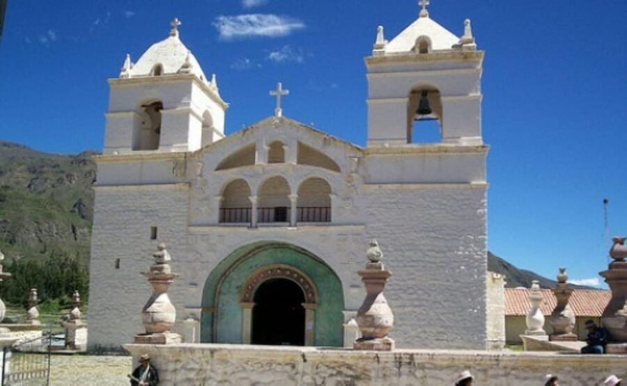 Tour Fullday Colca Canyon with Breakfast and Typical Lunch - Buffet lunch and free time in Chivay