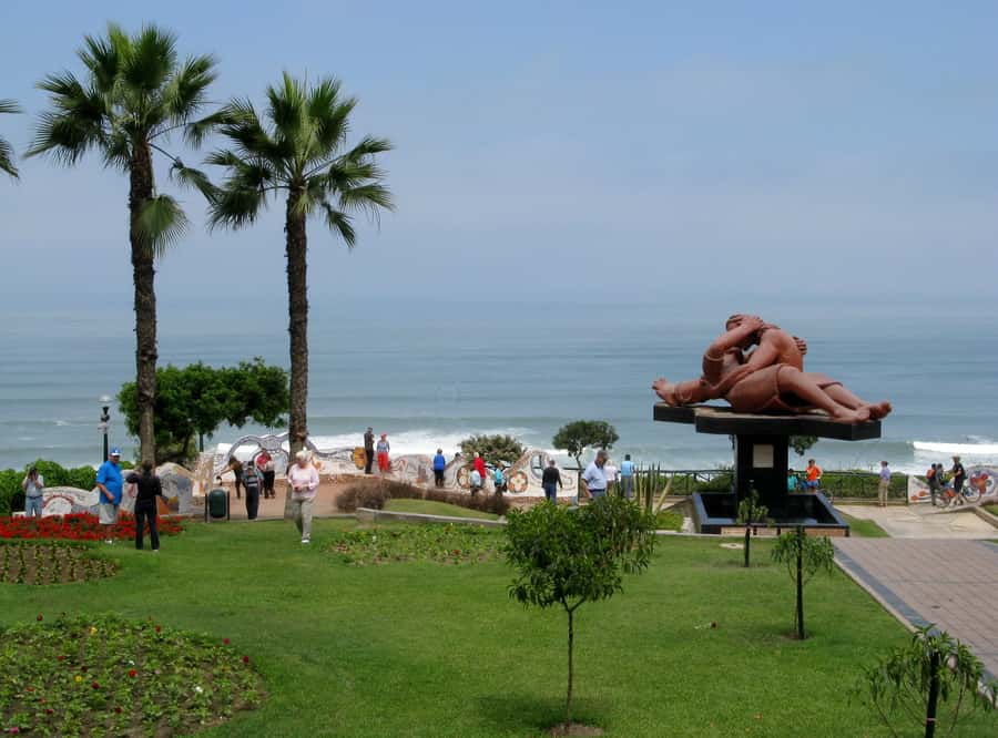 Tour of Lima with a visit to the catacombs of San Francisco. - San Isidro and the Olivaos forest