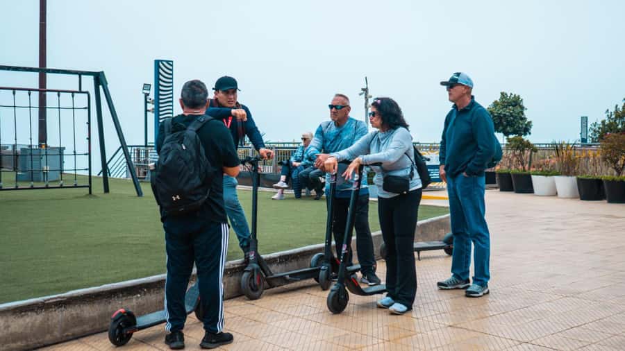 Tour Panorámico en Miraflores en Scooter Eléctrico - Kennedy Park gives the ride a local beginning
