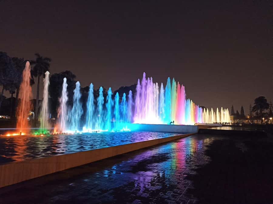 Tour to the magical water circuit with dinner and dance show - Lima’s fountains after dark