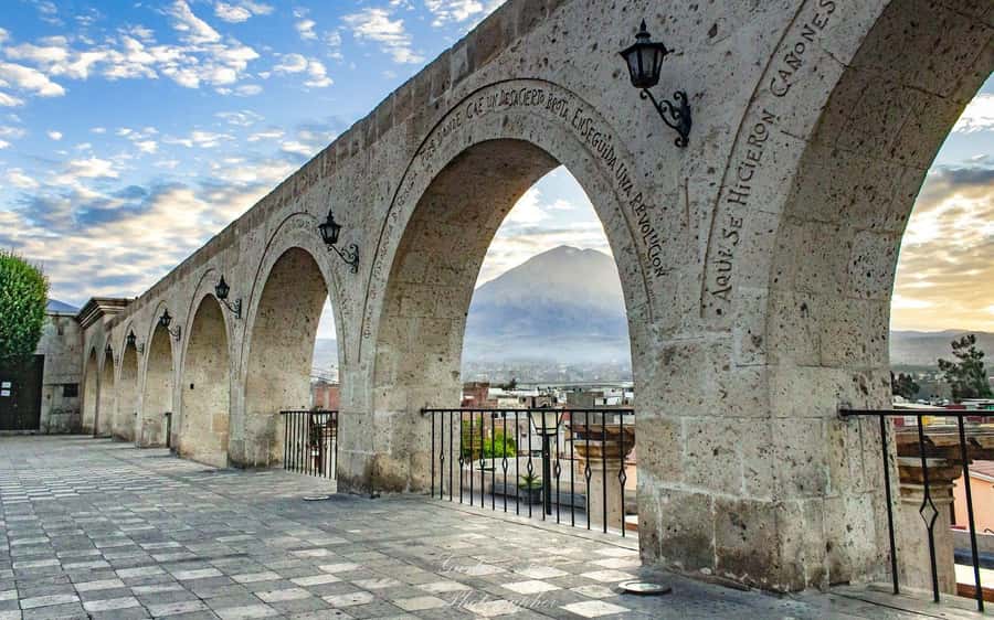 Trek to the Route of the Sillar and Culebrillas in Arequipa - A short walk inside Culebrillas Canyon