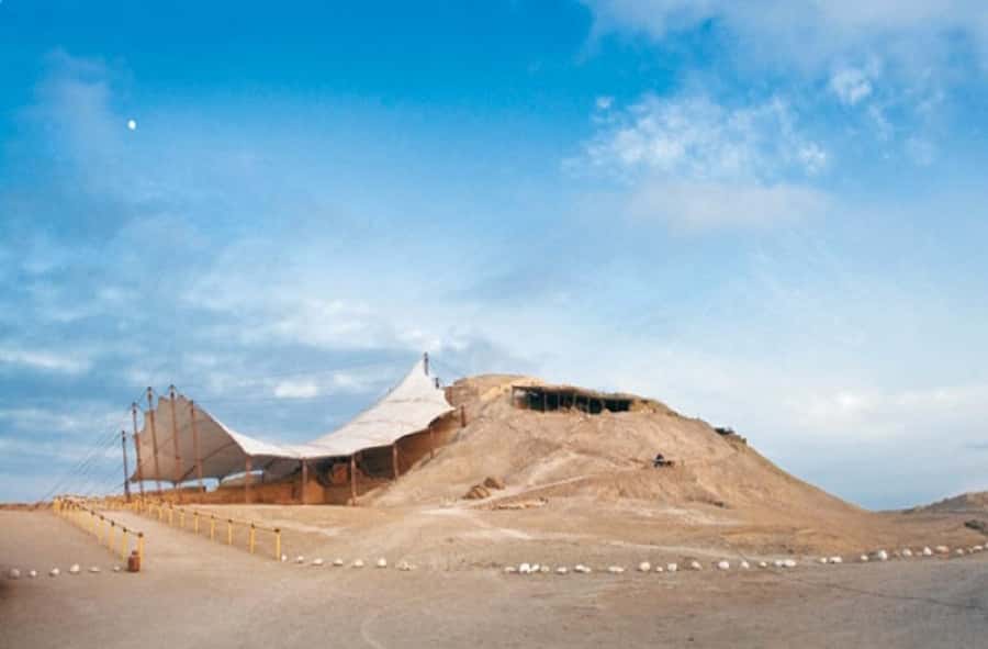 Trujillo: El Brujo Complex Archaeological Tour with Tickets - Walking through Huaca Cao Viejo