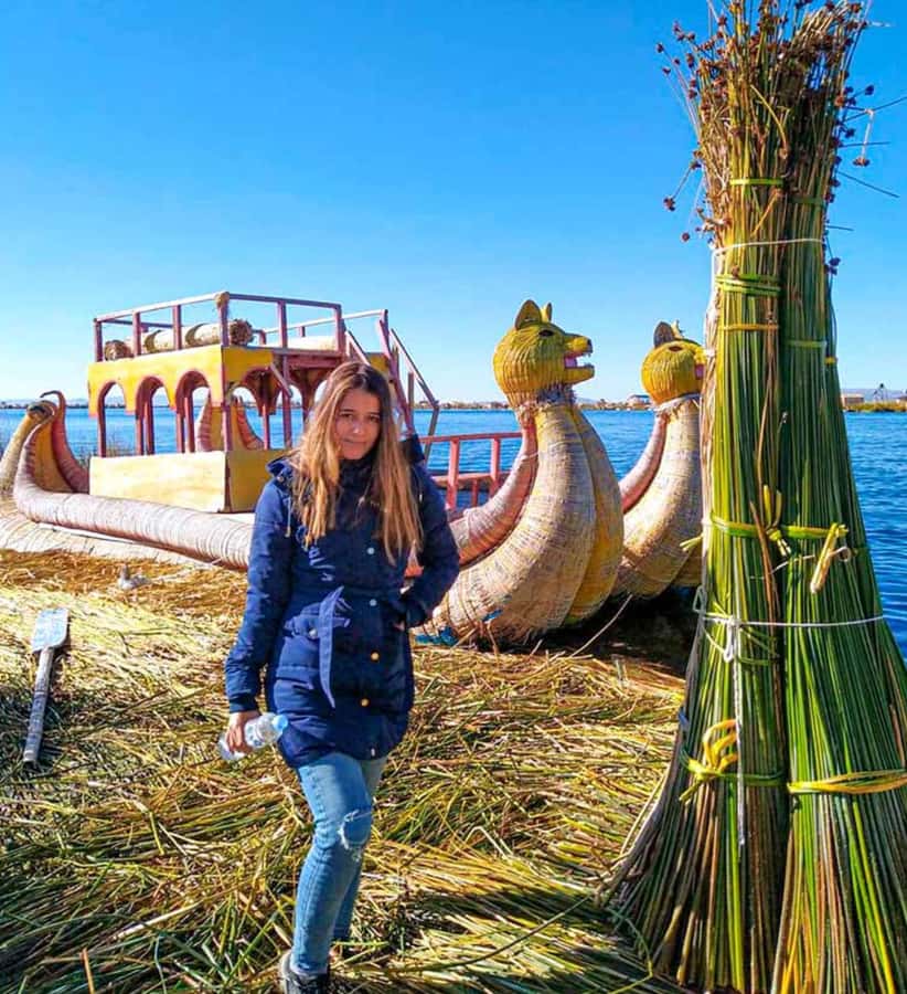 Uros Floating Islands Tour in Puno - The main square, cafés, and souvenir stops