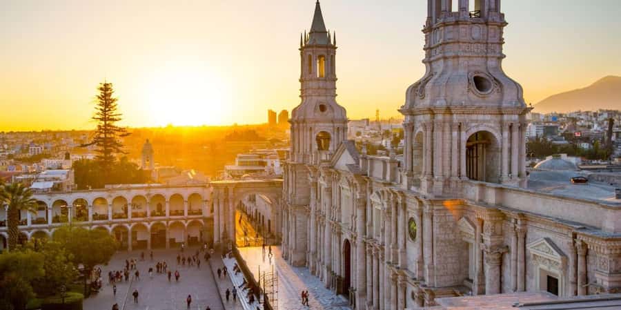 Walking tour through the Historic Center of Arequipa - Starting in Arequipa’s grand central square