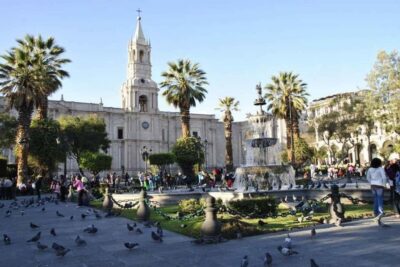 Walking tour through the Historic Center of Arequipa